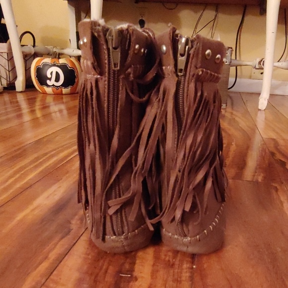 Brown moccasin fringe boots - Picture 4 of 5